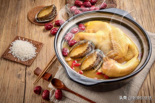 兒媳生孩子，我全力照顧，親家卻在家裡裝8個攝像頭，遠程指揮我