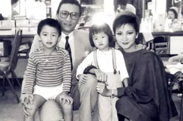 相差49歲「爺孫戀」！謝賢的前女友Coco：「戀愛12年無果」用青春換來2000萬 　現況曝光：後悔嗎？