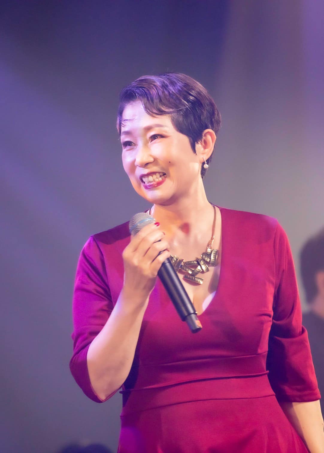 未婚當媽！資深女星「被迫扛千萬債」斜槓銷售討生活　方季惟「霸氣全買單」數十年未間斷