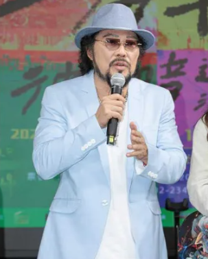 消失演藝圈5年！71歲張菲罕公開露面「澄清烏龍噩耗」：我還活著　半退休「在家含飴弄孫」至今孤家寡人
