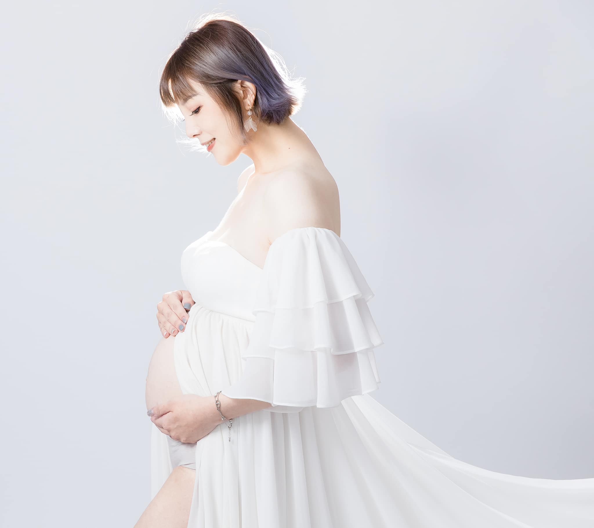 倒數20天臨盆！郭婷筠拍「絕美孕婦寫真」一轉身大開叉美翻　「自爆只胖5公斤」肚子藏超深