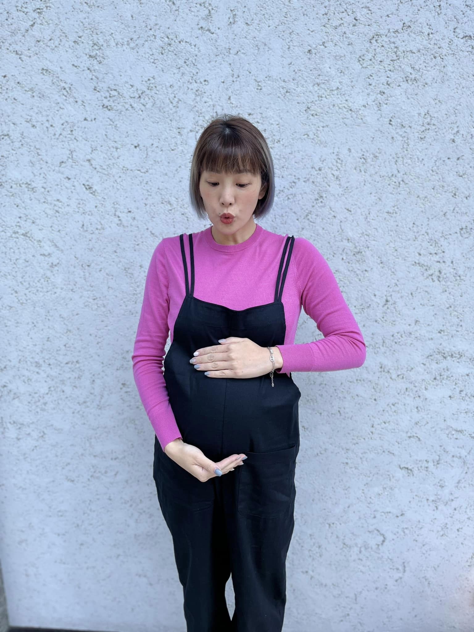 倒數20天臨盆！郭婷筠拍「絕美孕婦寫真」一轉身大開叉美翻　「自爆只胖5公斤」肚子藏超深