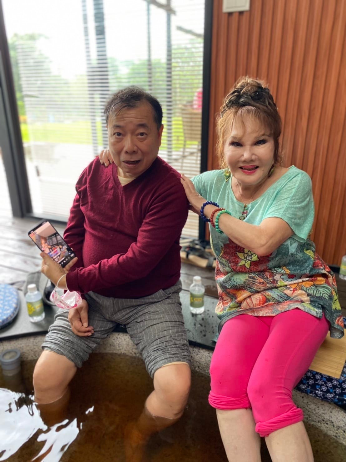美到迷倒眾生！72歲秀場天后「青澀嫩照曝」被譽：藍寶石林青霞　尪離開難接受「謝白冰冰義氣相挺」
