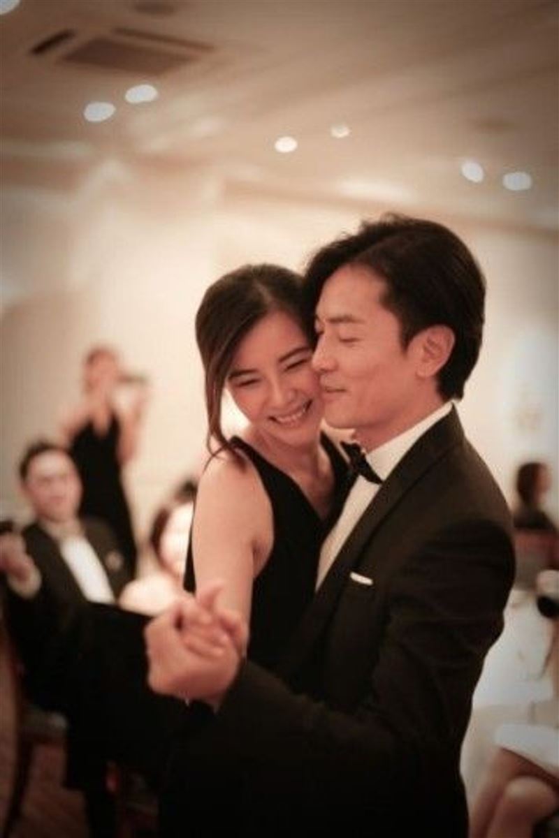曾被劉德華搭訕！清秀女神「轉身嫁古惑仔巨星」淡出影壇　「被捕捉慶10周年婚」幸福近況曝