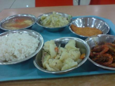 男大生每天到自助餐廳「點兩碗白飯」！離開時都會偷偷流淚　20年後再次相見「店老闆不禁痛哭」