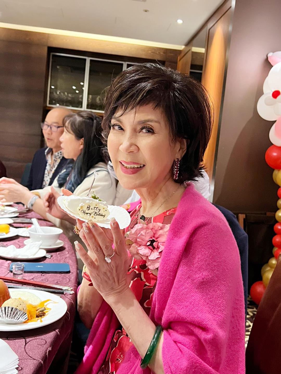 喪夫5年！75歲最美主持返台定居「被傳有第二春」本人回應了　「公開擇偶條件」笑喊不排斥找伴