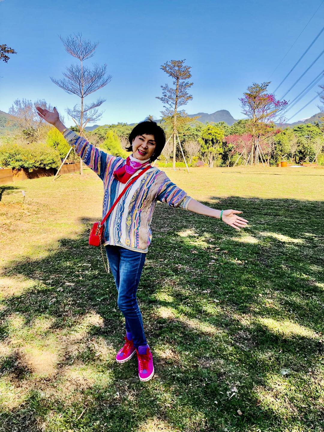 喪夫5年！75歲最美主持返台定居「被傳有第二春」本人回應了　「公開擇偶條件」笑喊不排斥找伴