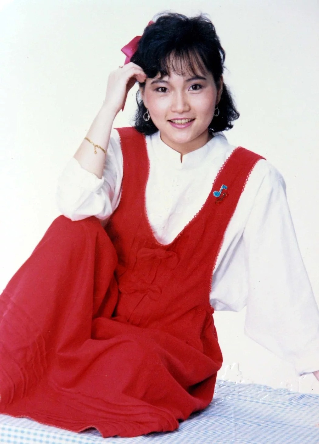 拿下13座金鐘獎！63歲女主播「曾是兒童台姐姐」40年前嫩照曝光　「家中排行第八」蛻變全台最紅主持