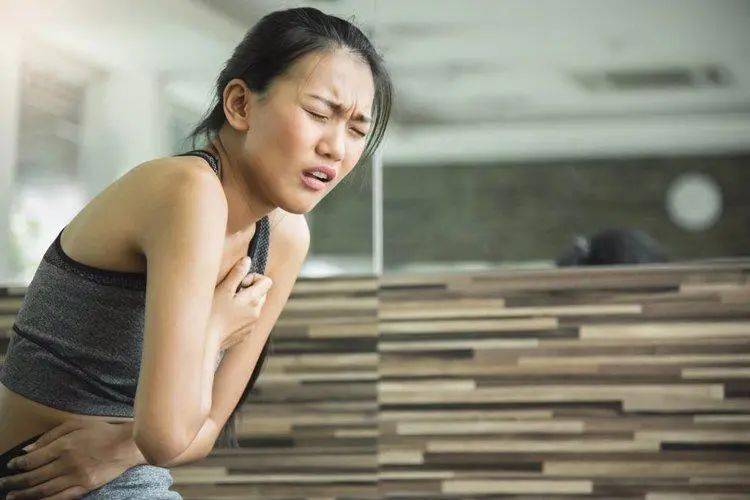 危險可能隨時發生！51歲男子「洗澡突發腦梗」不幸離世　醫生提醒：「4個洗澡習慣」儘快改掉