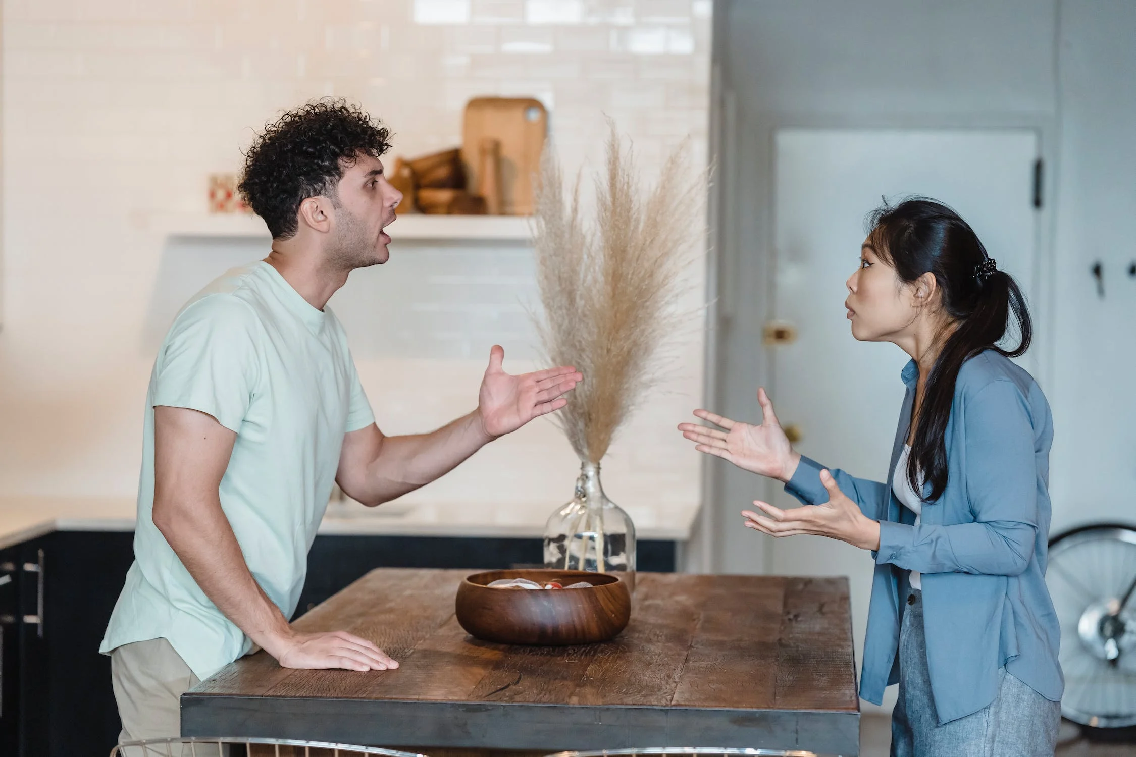 一口氣「吃6顆布丁」竟遭女友指控劈腿！他傻眼發問「3女實測」：真的沒唬爛...