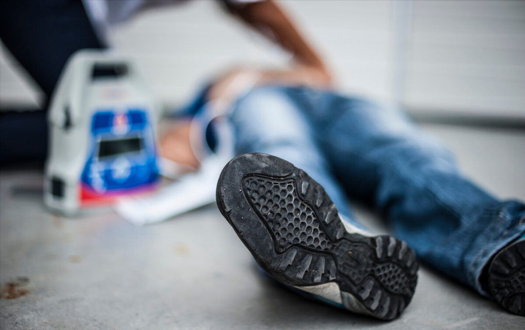 可怕!26歲女半夜吃火鍋「凌晨喉嚨痛」10小時後去世 醫生說「她是被憋死的」