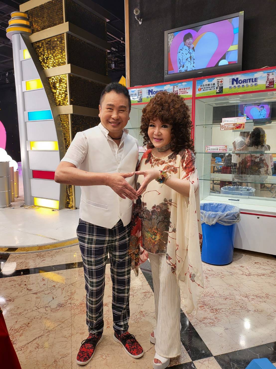 走不出喪母痛！秀場女星「當年想不開燒炭」悲嘆：為何要救我　昔月賺透天厝「財產被家人敗光」70歲近況曝