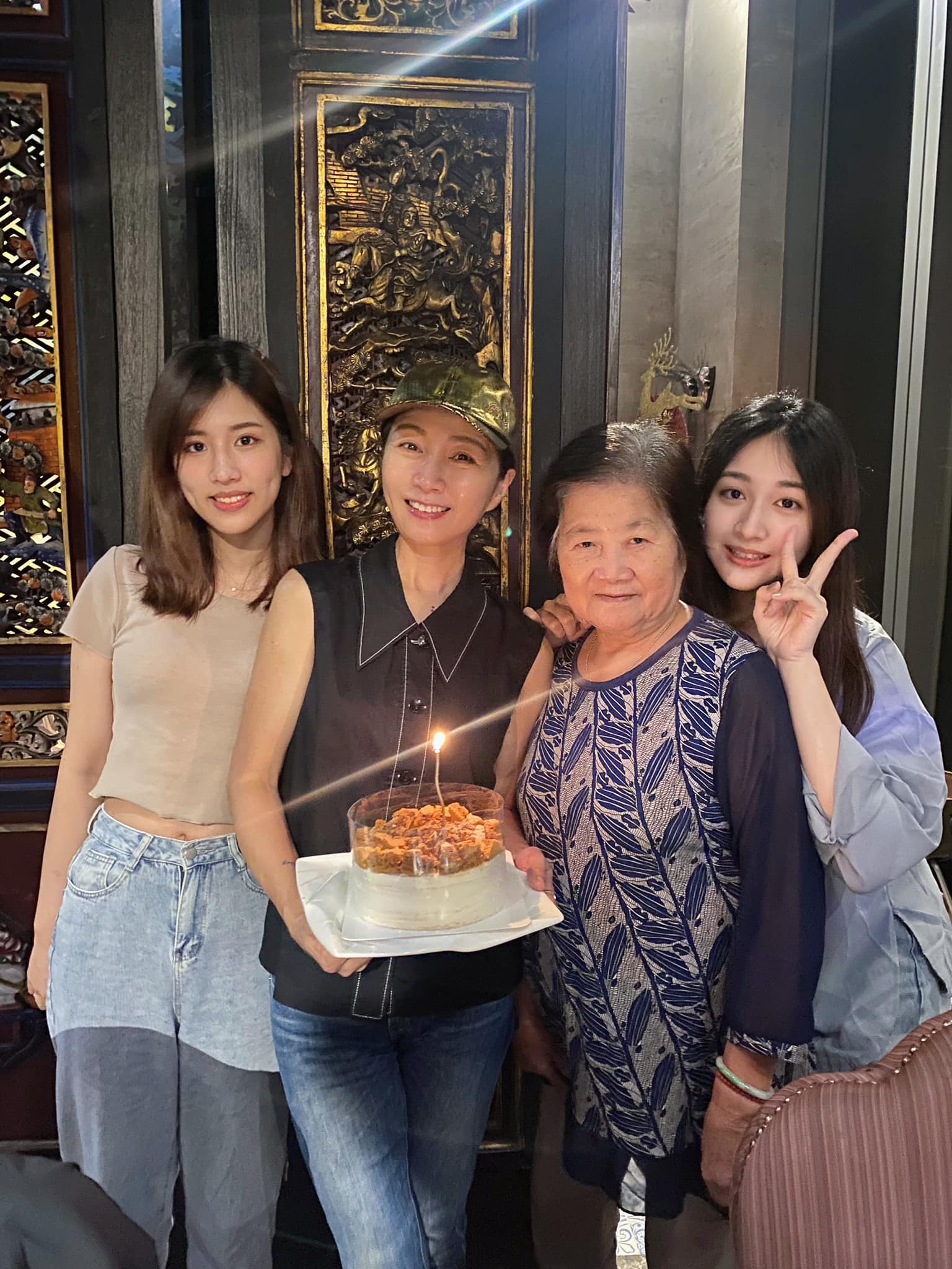凍齡女神方文琳勇敢曬白髮皺紋照 59歲真實狀態驚艷全網