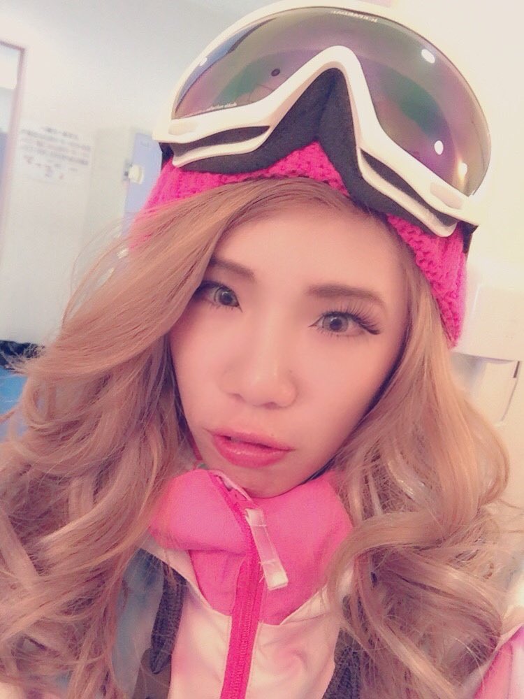 換臉得新生！暴牙妹被嫌「長這樣別生小孩」超自卑　撒230萬整形「逆襲成大眼甜美正妹」狂圈81萬粉