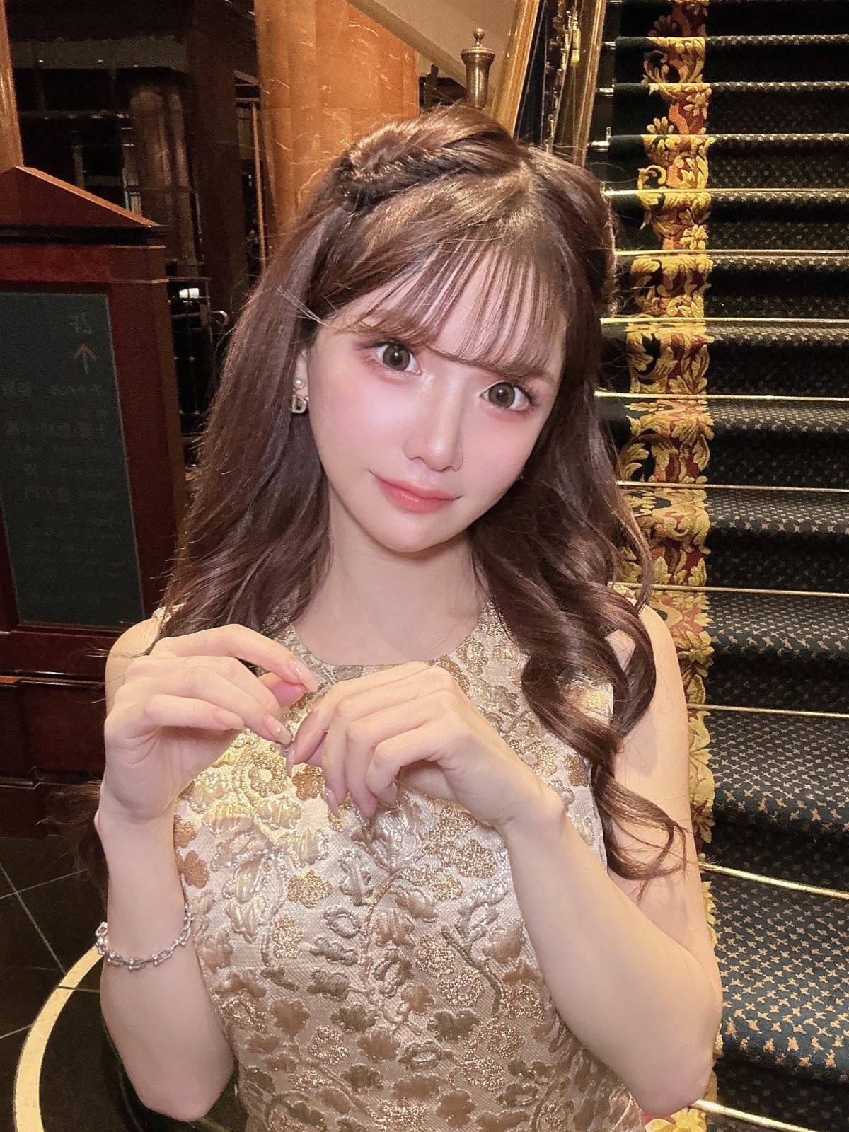 換臉得新生！暴牙妹被嫌「長這樣別生小孩」超自卑　撒230萬整形「逆襲成大眼甜美正妹」狂圈81萬粉