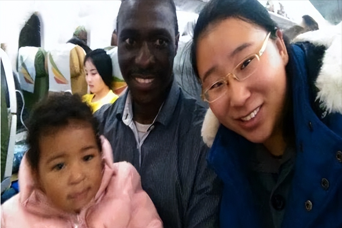 女高材生「戀上黑人留學生」!不顧家人反對遠嫁非洲 婚後才知「對方身份不一般」:高攀了