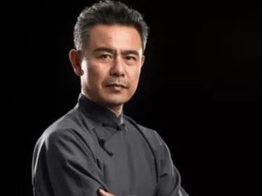 退休後「月收入5萬4」！我對女兒說只有1萬8　過生日時「女婿送花又送酒」我慶幸：多虧瞞住了