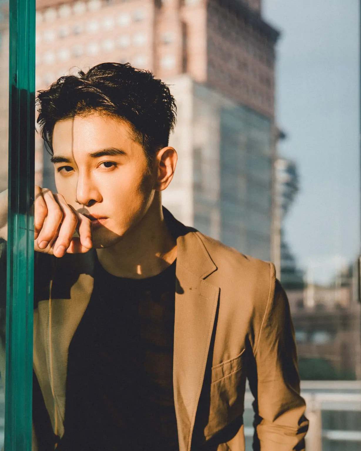 無法呼吸!42歲男星「罹患肺塌陷」插管住院11天 家屬「淚簽放棄急救」不願折磨