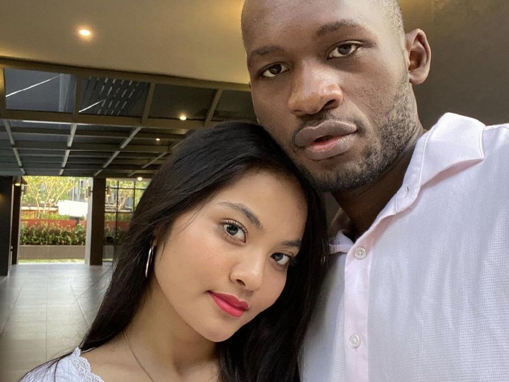 才交往4個月！亞洲女孩「想和黑人男友結婚」瘋狂放閃　全家都反對「堅持飛到非洲辦婚禮」後續曝光