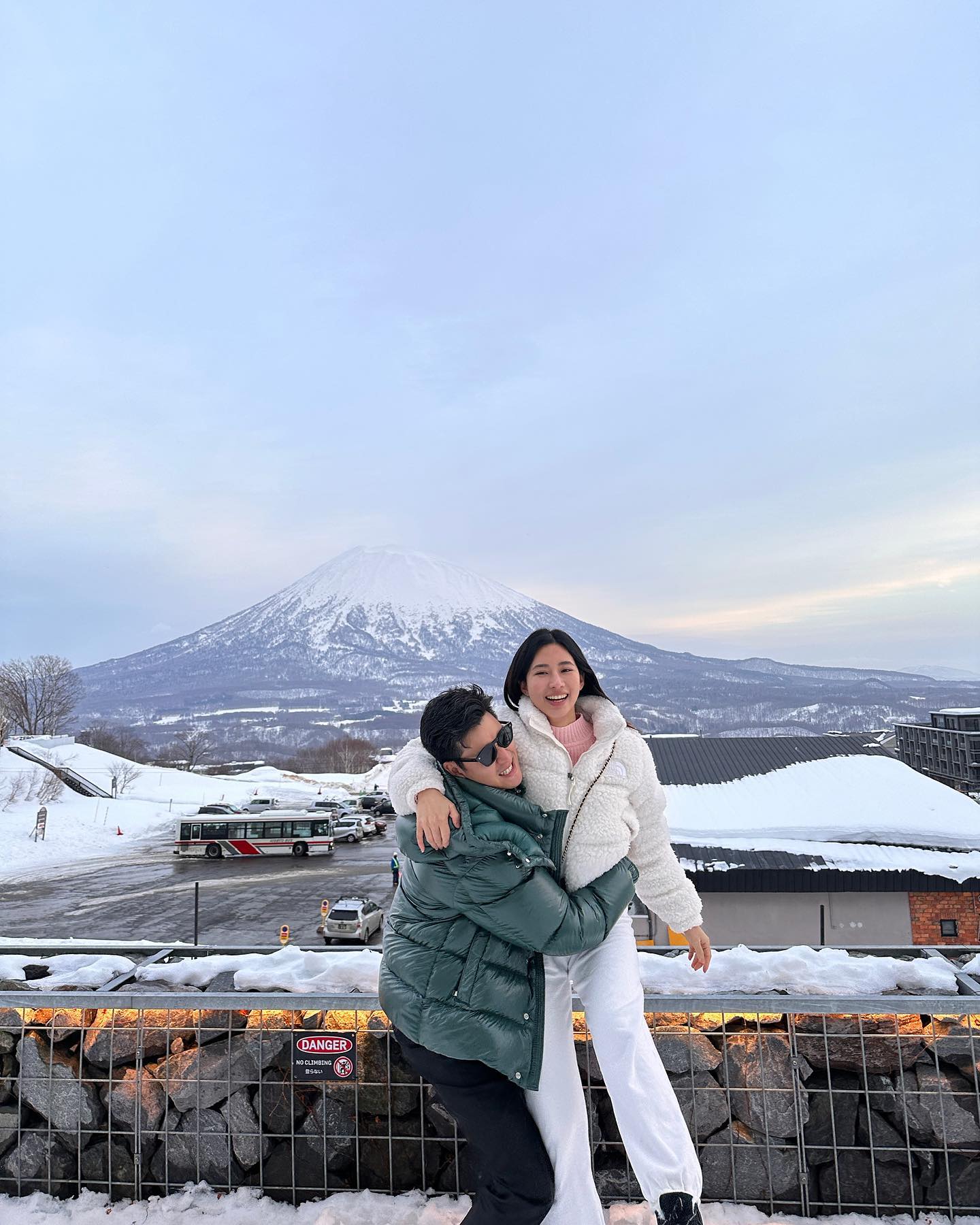 求婚不到半年！27歲金馬男星「宣布當爸好消息」　「狂喜緊擁未婚妻」：我是最幸運男人