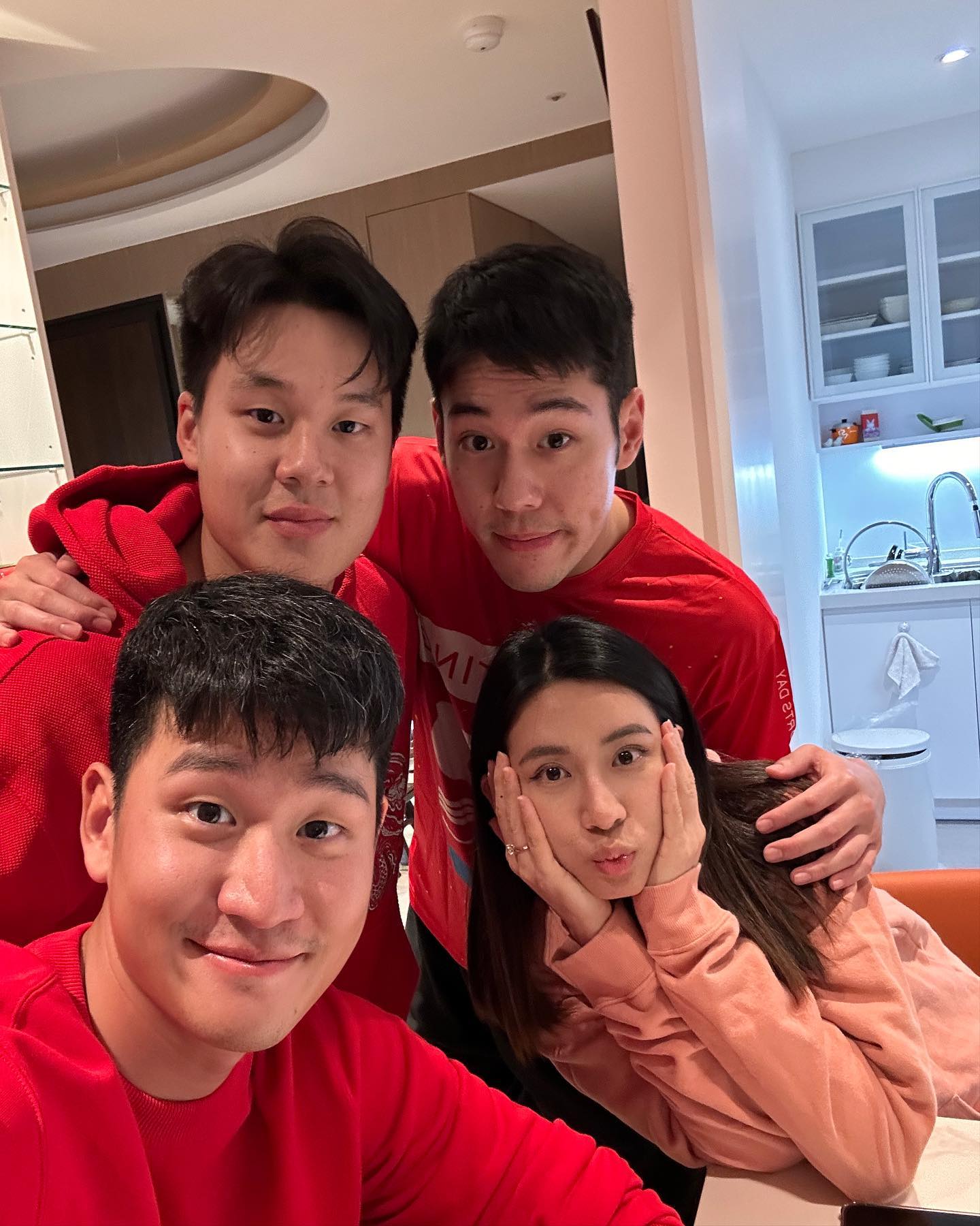 求婚不到半年！27歲金馬男星「宣布當爸好消息」　「狂喜緊擁未婚妻」：我是最幸運男人