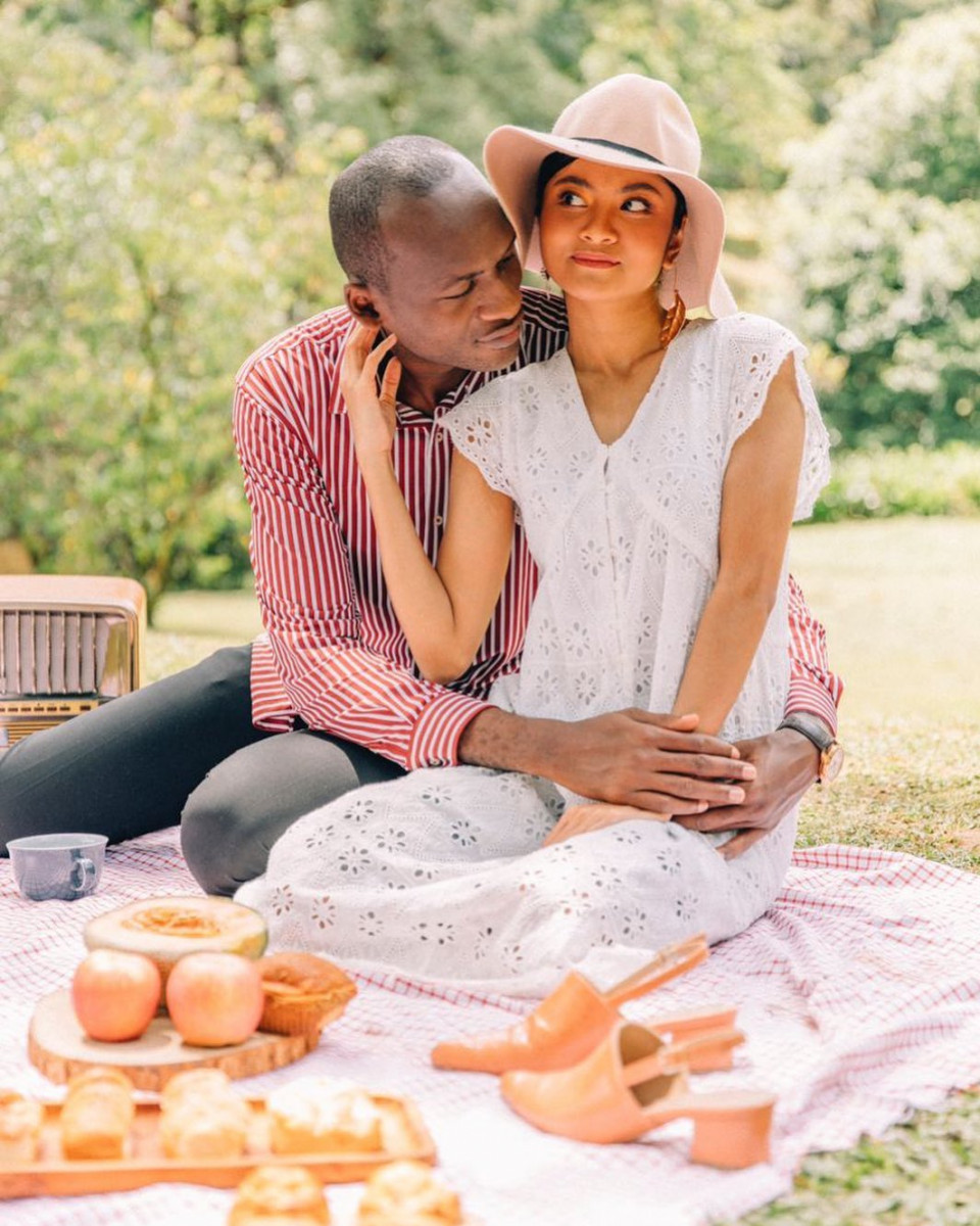 才交往4個月！亞洲女孩「想和黑人男友結婚」瘋狂放閃　全家都反對「堅持飛到非洲辦婚禮」後續曝光