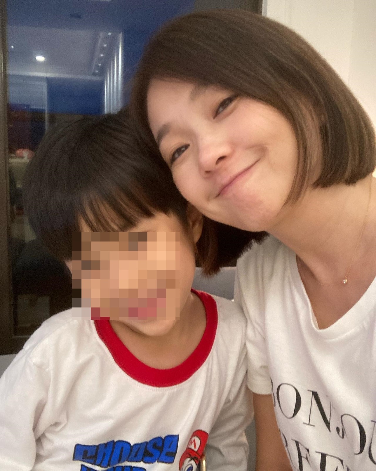 一時貪玩！47歲女星手機「突收扣款萬元通知」兒子低頭自首　第一時間不責怪「要兒自己承擔」後續處理被讚爆