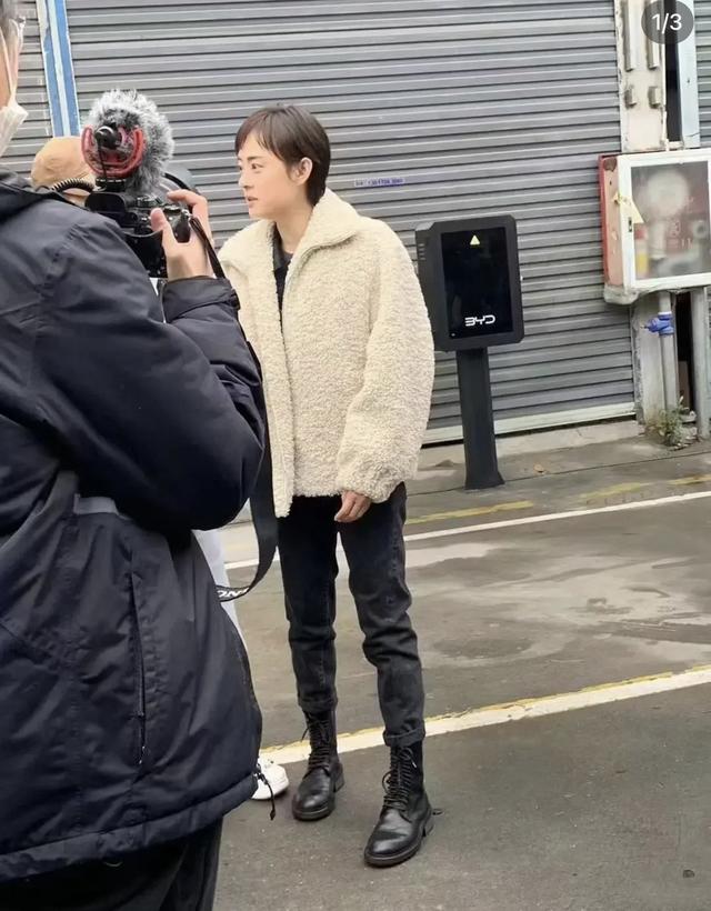 40歲一線女星片場「被捕獲身形消瘦」　網酸：穿千元外套像路人