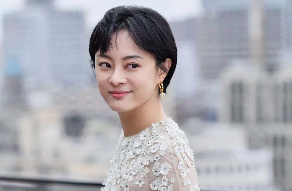 40歲一線女星片場「被捕獲身形消瘦」　網酸：穿千元外套像路人
