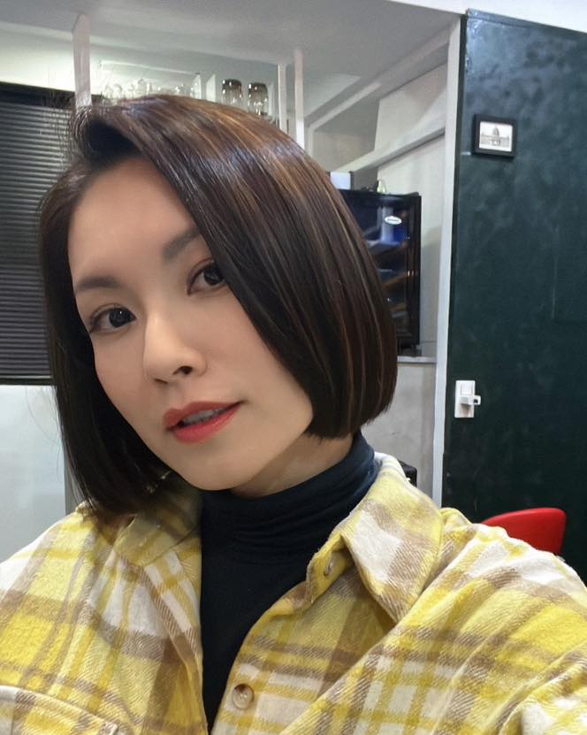 隨緣不貪求！47歲玉女歌手「斷開16年豪門婚」獨自養兩女兒　大方曝「擇偶1關鍵條件」：要先配合女兒