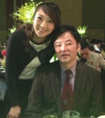 搭檔白冰冰！主持一哥出道42年「堅持不上通告」原因曝光　愛妻爆「結縭30年真面目」真的受不了