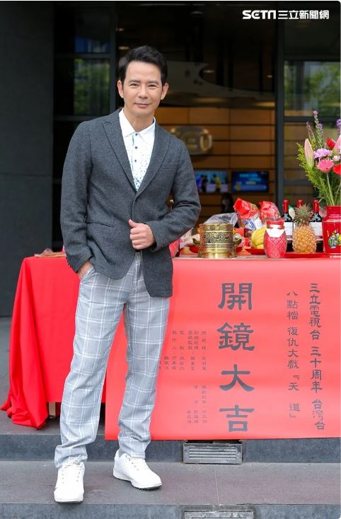 驚傳罹隱疾！55歲八點檔小生「莫名胸悶」妻急找權威　不婚浪子「被小13歲嫩妻收服」下廚寵家人