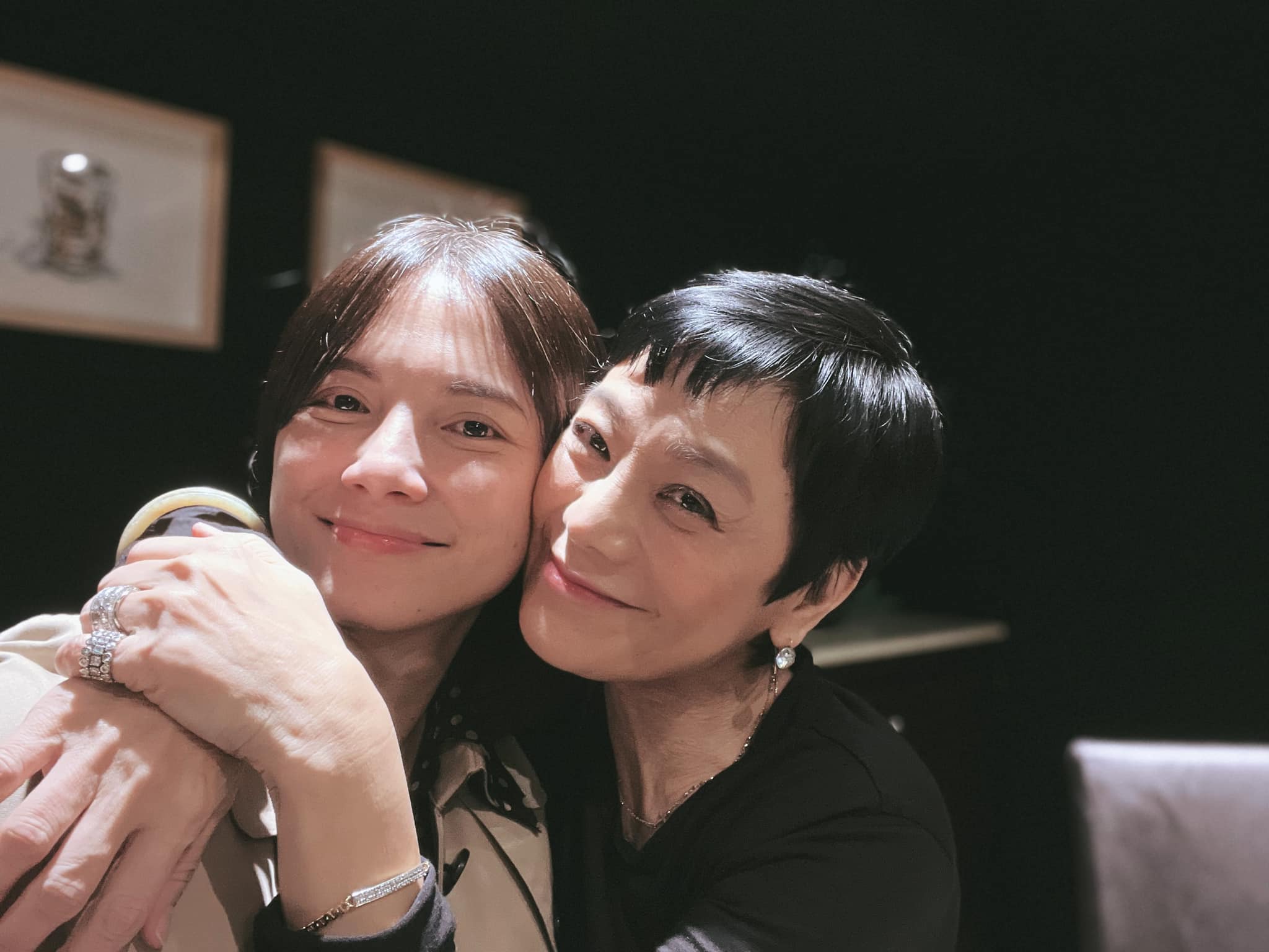 巔峰時走入家庭！金馬影后「談繼女哭了」20多歲當新手媽媽　13年後「再組五口大家庭」堅持一視同仁