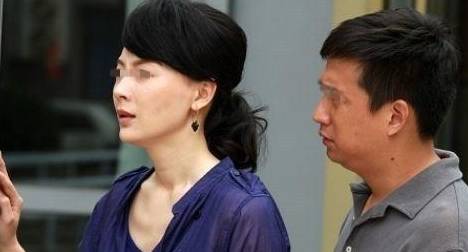 抓包老公偷吃！她發現自家車「傳出女子嗯哼聲」　怒砸玻璃「看到裡面的人後」嚇壞打給救護車