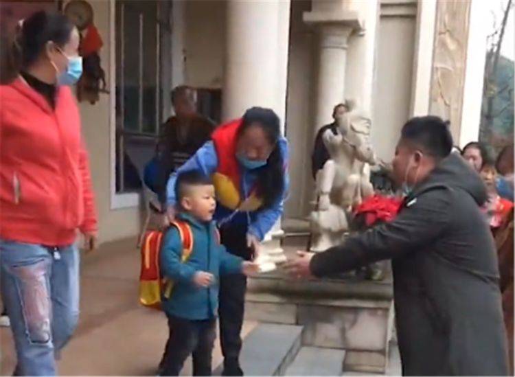 幼兒園正妹師爆「偷吃3學生爸爸」 遭曝「甜美真面目」網驚：都酥掉了