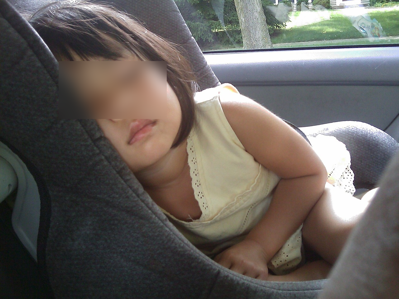 忘記女兒還在車上！粗心爸9小時後「托兒所找不到人」　檢查後座才發現「已經沒了呼吸」...