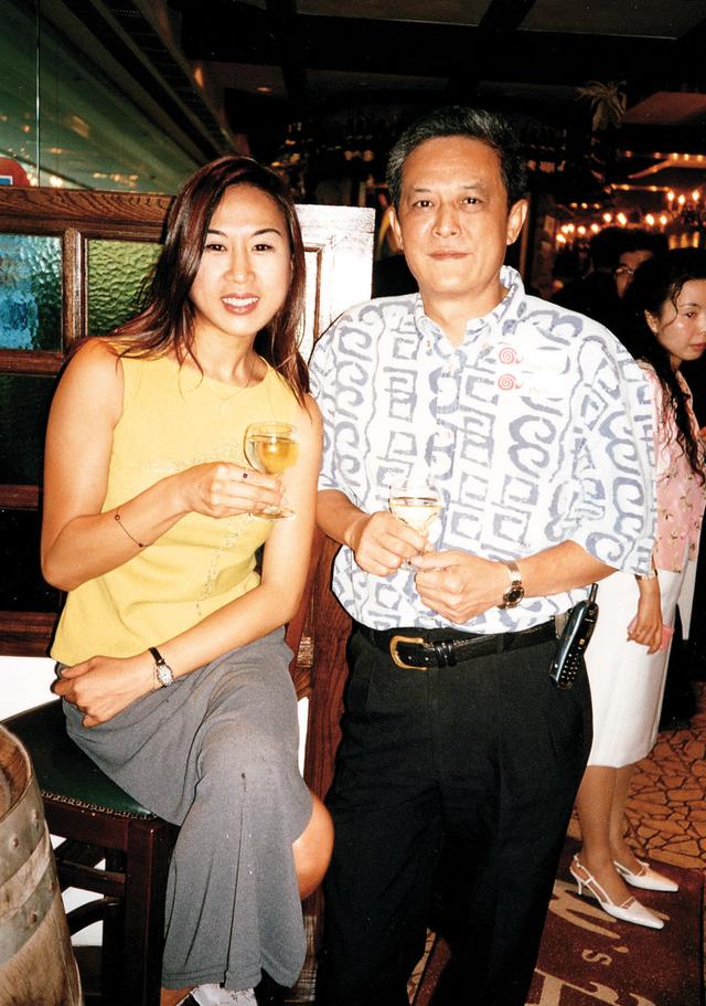 前男友出家！53歲女主持「又戀人夫」合開公司破局　「息影返美」低調結婚了