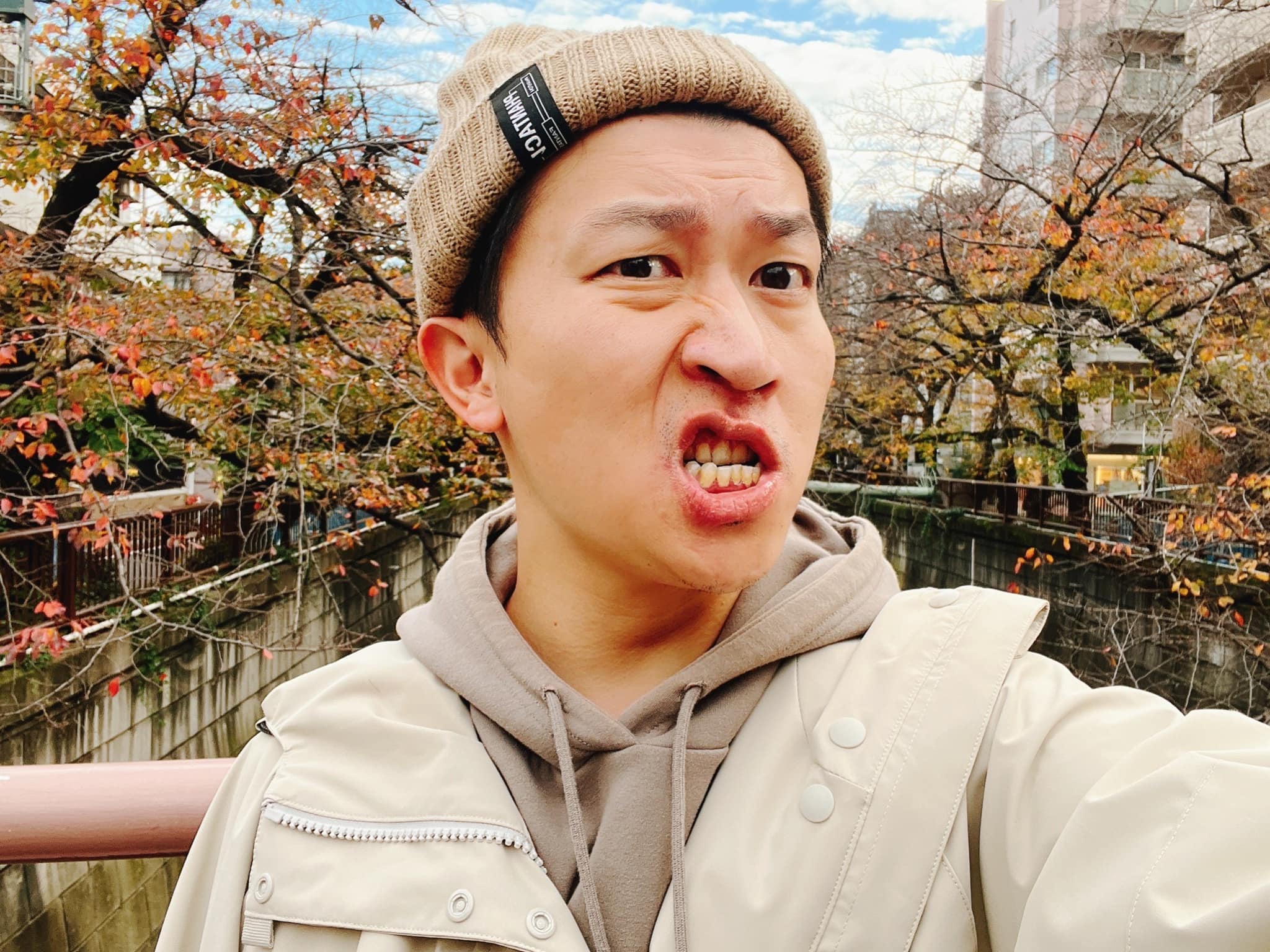 追捕通緝犯！警方當場「舉槍逼車壓制」　一下車竟是「台灣本土男星」網傻眼：怎麼是你？