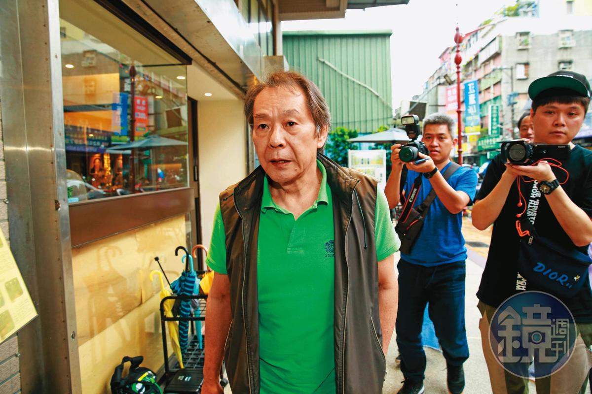 被爆擄人討債！75歲歌王長子「被判入獄痛哭」：沒機會盡孝...　無家可歸「睡酒吧1年」近況曝光