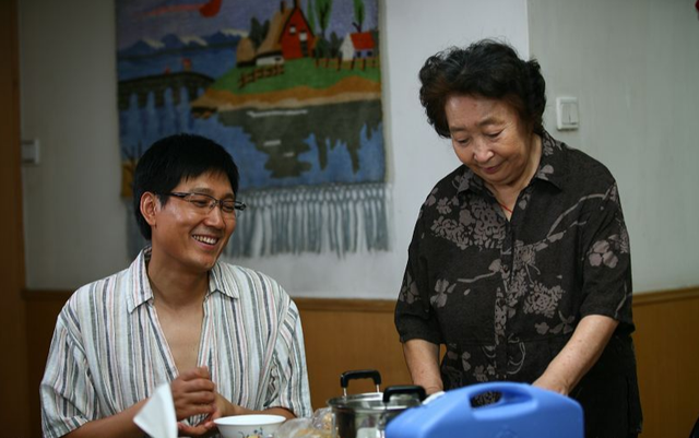 一線男星51歲辭世！結縭20年遺孀「心被掏空」瞬間老了10歲　「靠女兒開導」近況曝引鼻酸