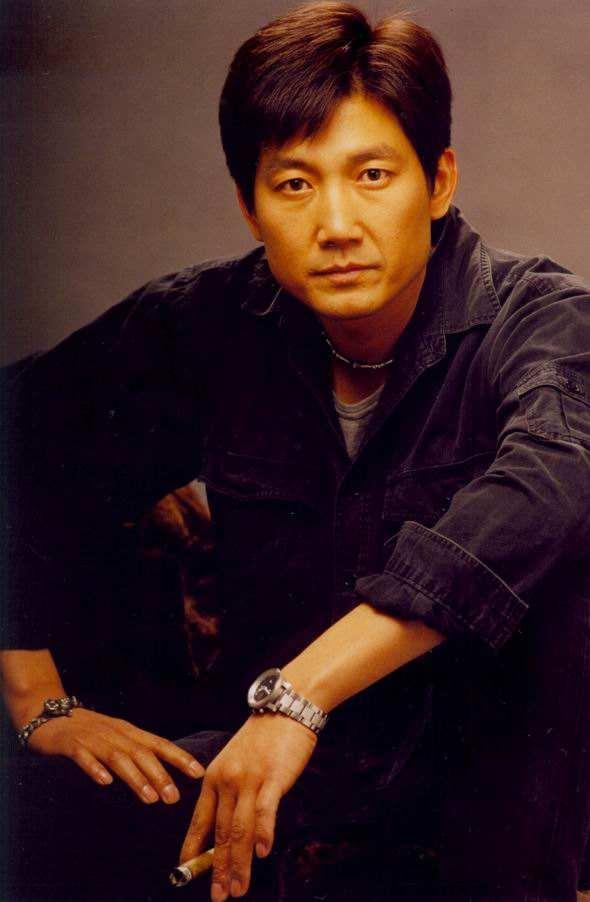 一線男星51歲辭世！結縭20年遺孀「心被掏空」瞬間老了10歲　「靠女兒開導」近況曝引鼻酸