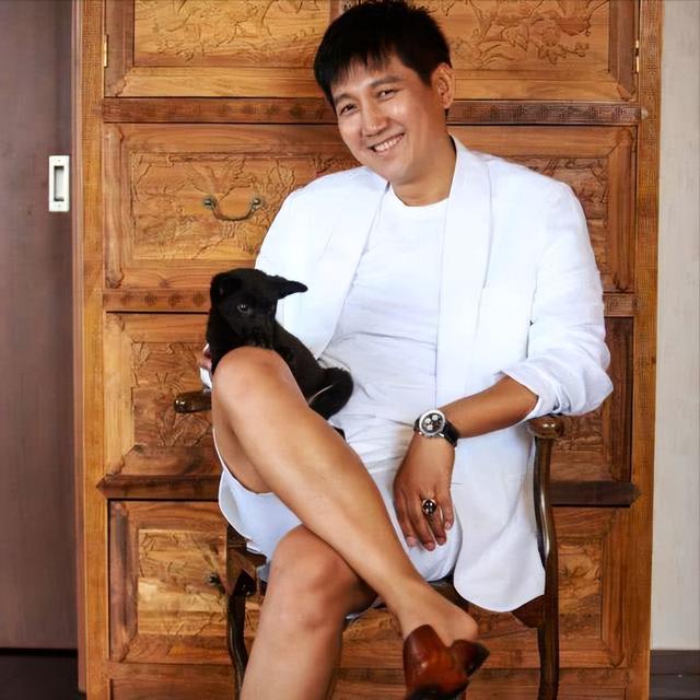 一線男星51歲辭世！結縭20年遺孀「心被掏空」瞬間老了10歲　「靠女兒開導」近況曝引鼻酸