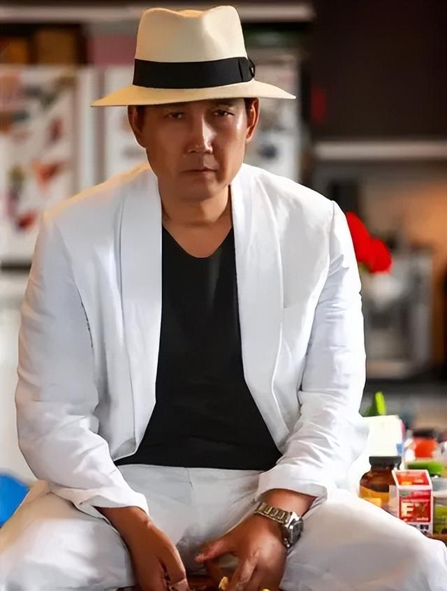 一線男星51歲辭世！結縭20年遺孀「心被掏空」瞬間老了10歲　「靠女兒開導」近況曝引鼻酸