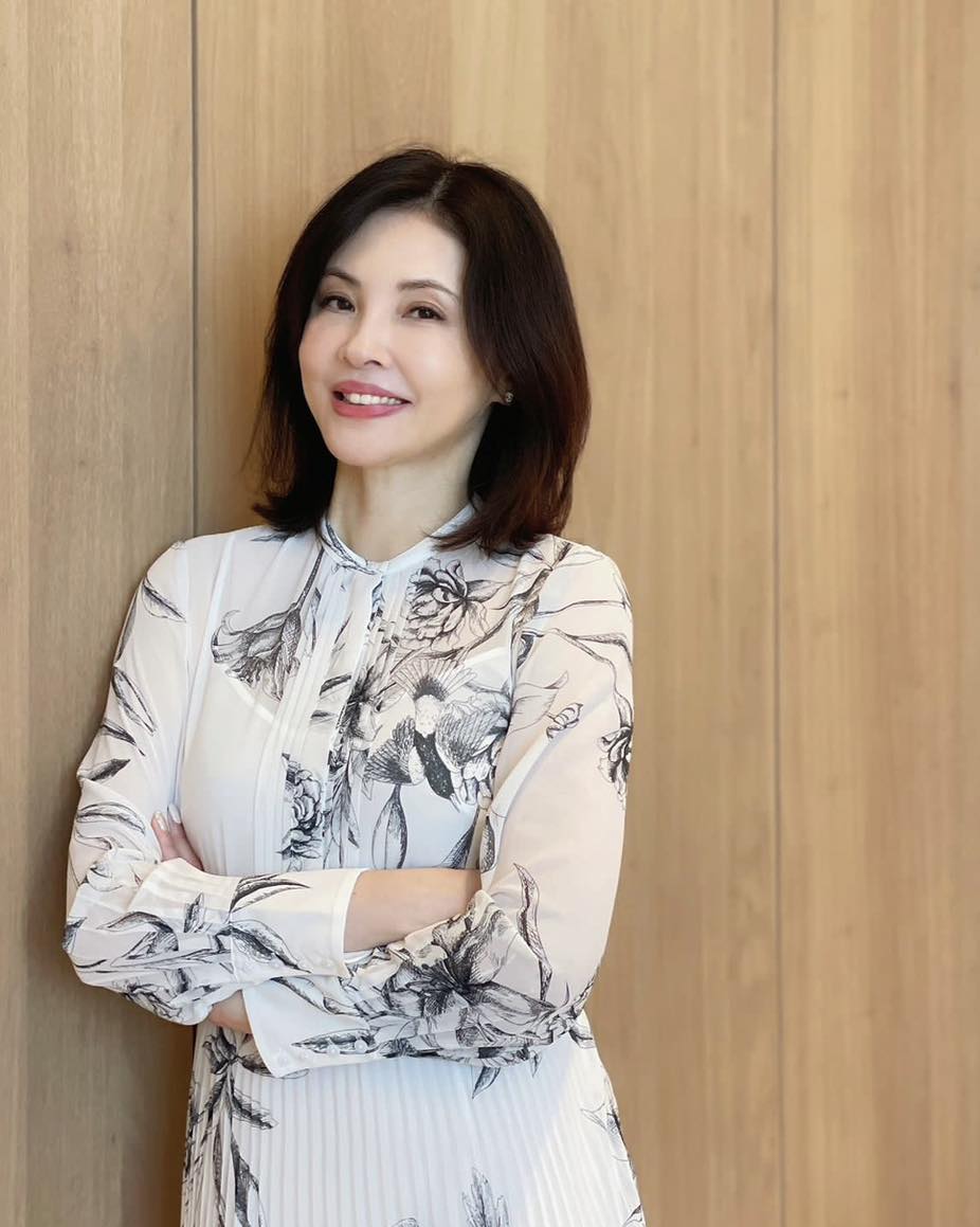時隔32年重逢！何如芸「巧遇瓊瑤小生」驚呼：是鬼丈夫　老友敘舊到半夜「曝神隱岳翎近況」