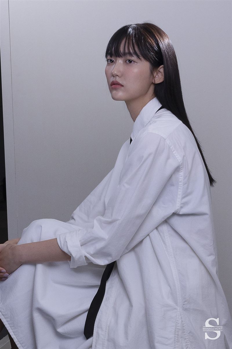 新劇還在拍！26歲女星驚傳「陳屍家中」　最後貼文「留下2個字」網友淚崩：不敢置信......