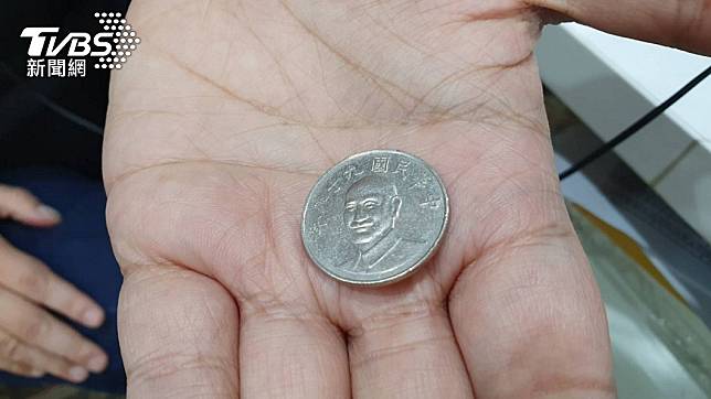 老公年薪6百萬！妻逛街「弄丟10元」被狂唸一整路　網見「1關鍵」一面倒不挺：妳的問題