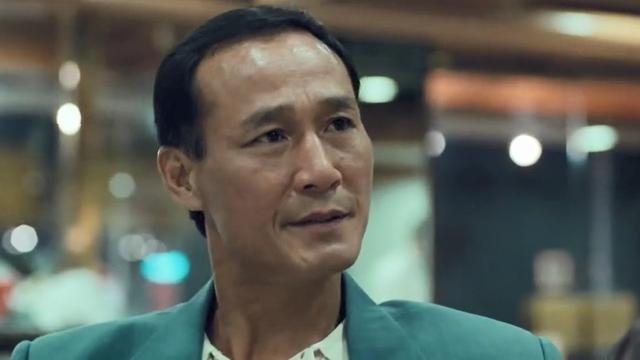 79歲陳惠敏現身內地工作，走路駝背靠拐杖助力，坦言身體不是太好