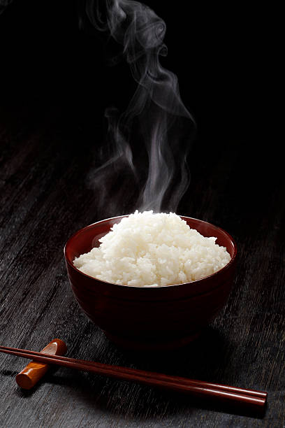 到兒子家養老！中午要半碗飯「兒媳主動添整碗」拿飯勺壓緊　隔天「婆婆收拾行李」頭也不甩回老家