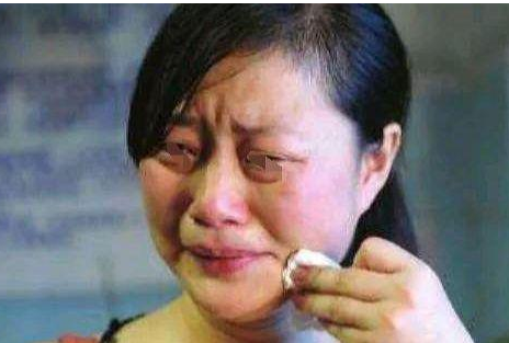 婆婆睡覺不老實！兒媳半夜起來幫她蓋被子　「瞥見她腳腕」兒媳婦立即報警