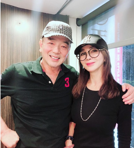 全家移居加拿大!台灣實力派戲骨「國外爬山被偶遇」親切合照 兒子畢業名校「一家被爆住富人區」